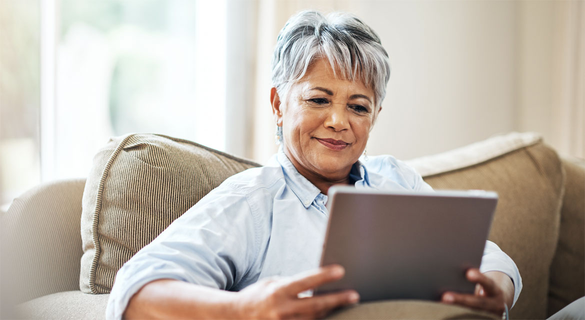 Hypothetical POMALYST® (pomalidomide) patient with relapsed/refractory multiple myeloma looking at their tablet